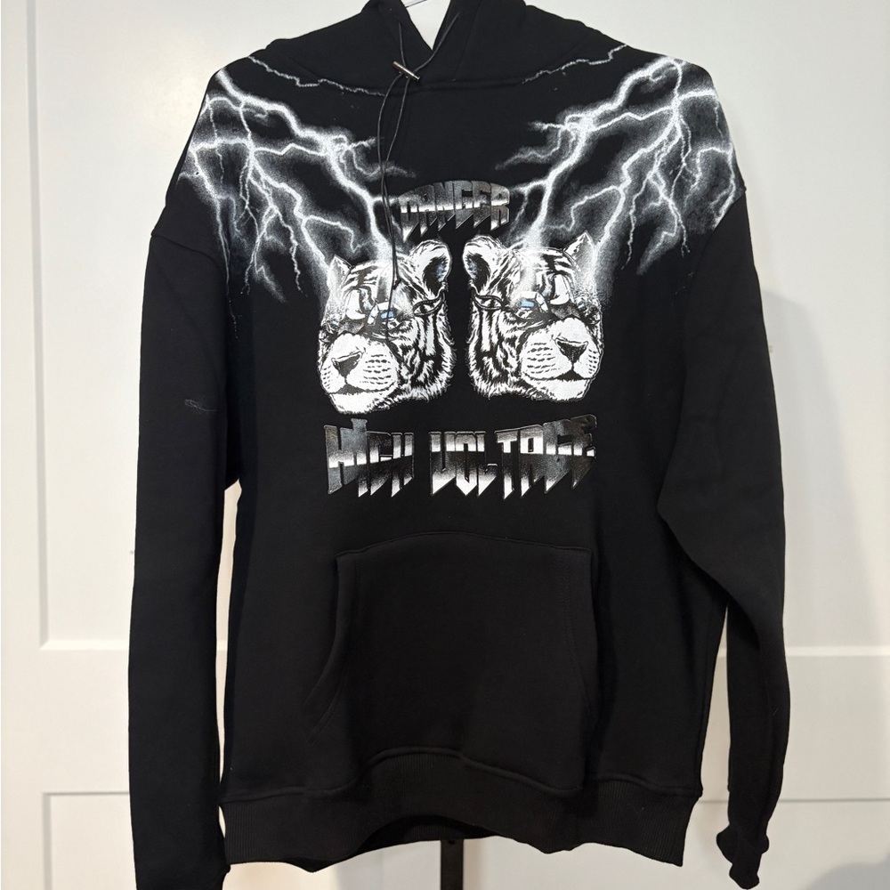 New Guapi Size Small Black Graphic Sweatshirt Hoodie with Striking Design